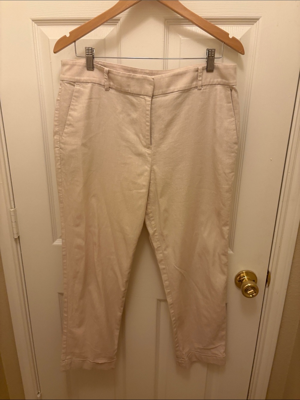 Loft Women's size 10 Cream Devin slim Straight-Leg Pants A038